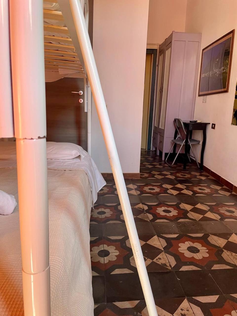 Onlyrooms III - Recommended For Under 30S Cagliari Quarto foto