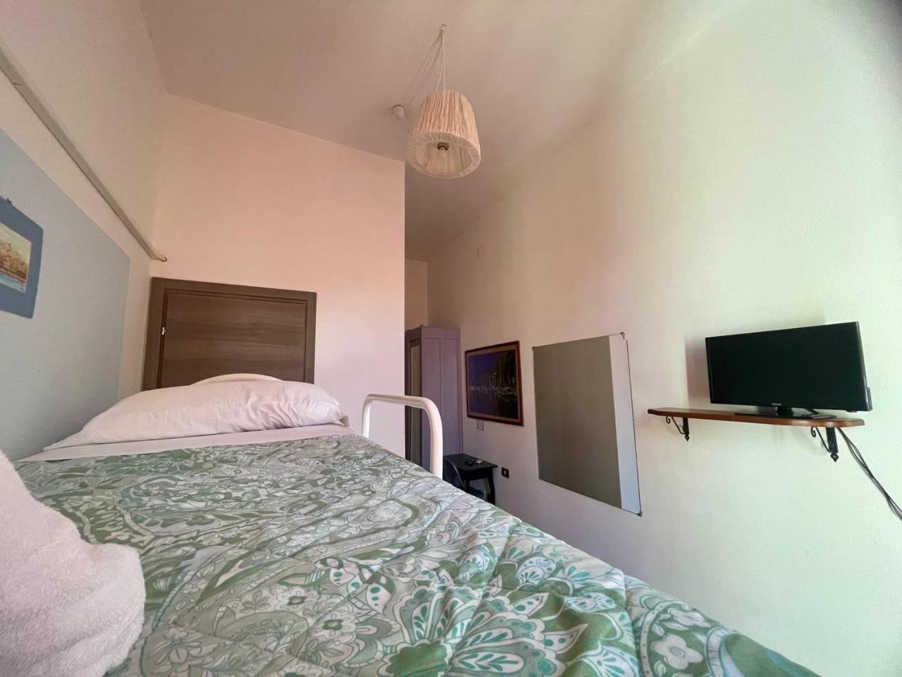 Onlyrooms III - Recommended For Under 30S Cagliari Quarto foto